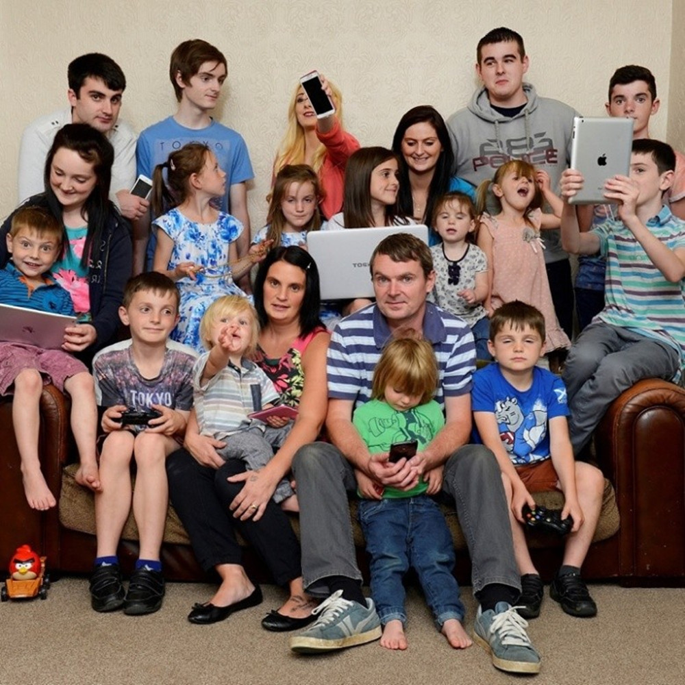 英国夫妇连生23个娃,英国夫妻30年连生21个孩子