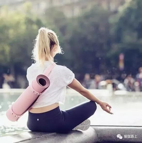 为什么练瑜伽动作身体颤抖,练瑜伽时腿抖还继续练吗