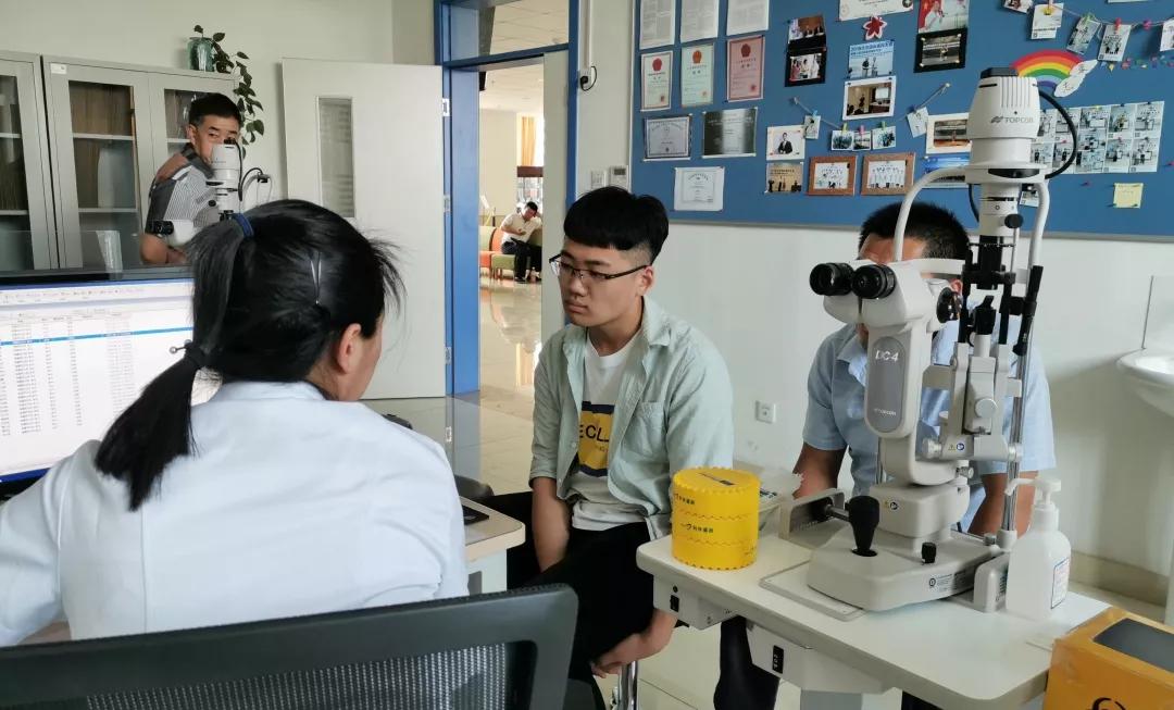 做近视手术山东最好的眼科医院,高考后集体扎堆做近视手术