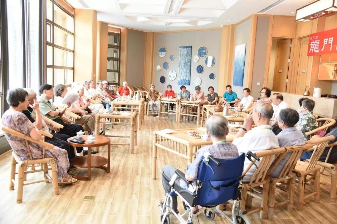 在过节这件事上，他们是最认真的