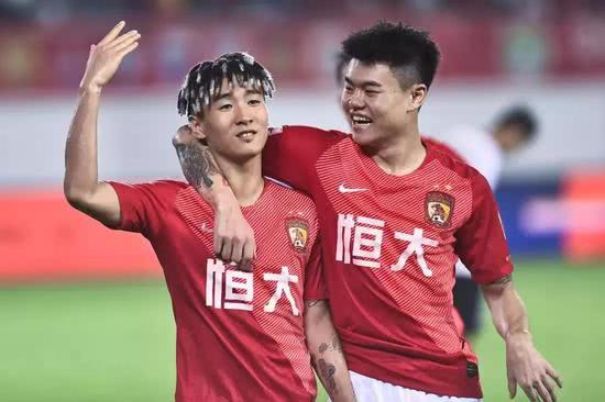 保利尼奥单刀搓射,保利尼奥大阪钢巴任意球