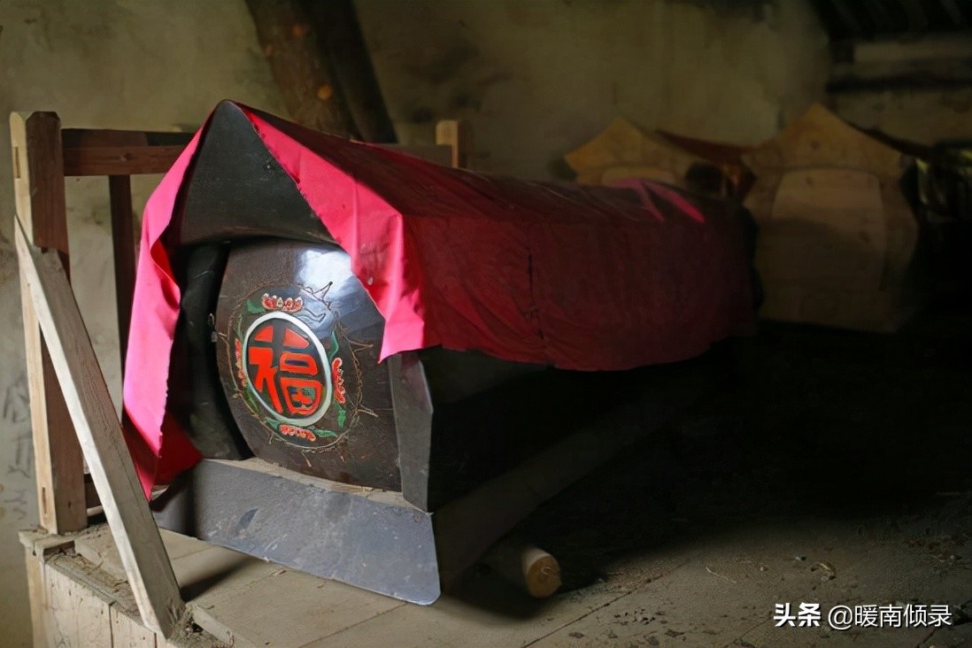 为什么人死后穿寿衣好,为什么人死后要穿寿衣