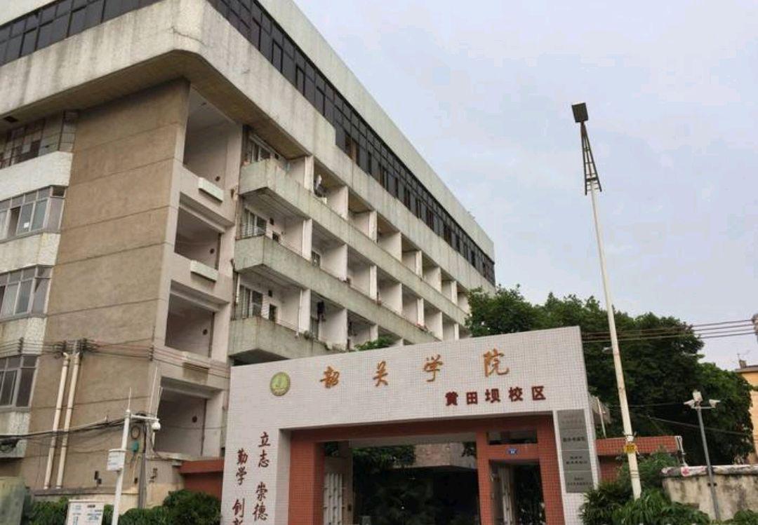 普通二本与专科院校,含高职哪个好？实话告诉你，该如何选择