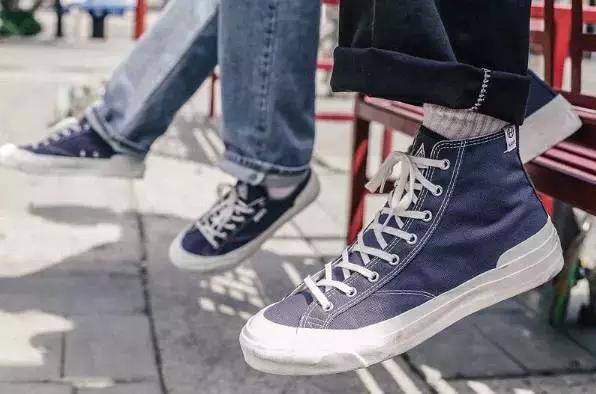 滑板鞋有没有轮子,滑板鞋vans配什么裤子