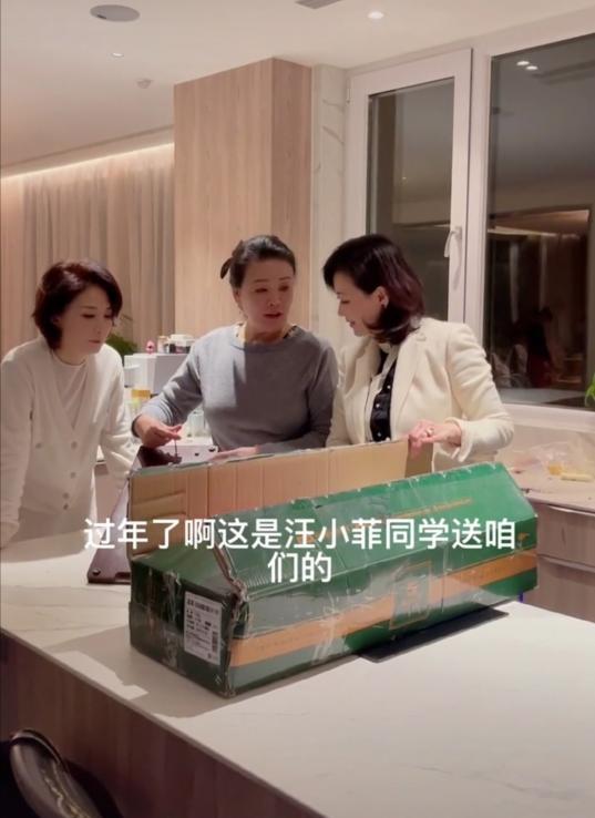 大S婆婆晒礼物生活太富贵！1块火腿值4万？比腰还粗3人才拿动