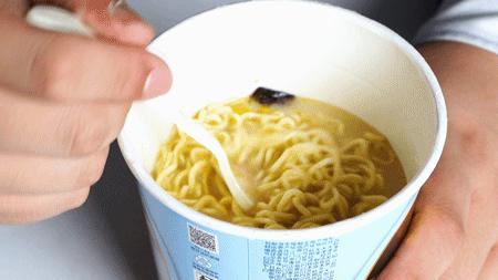 出门灌了瓶热水，打开时就凉了咋办？用它24小时开盖还“烫嘴”