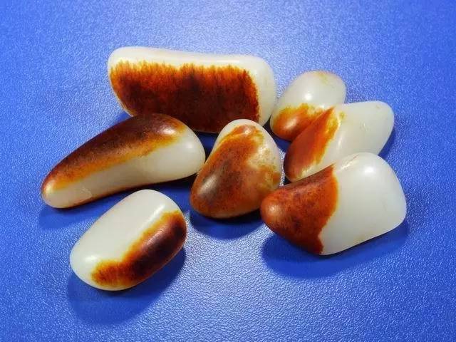 把玩和田玉和玻璃的区别,把玩和田玉生肖