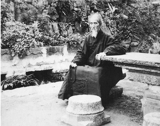 如何对待贤德的高僧,为何自古高僧贤德多被陷害诽谤呢