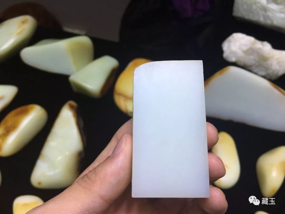 和田玉光白籽料特点,和田玉颜色白的好吗