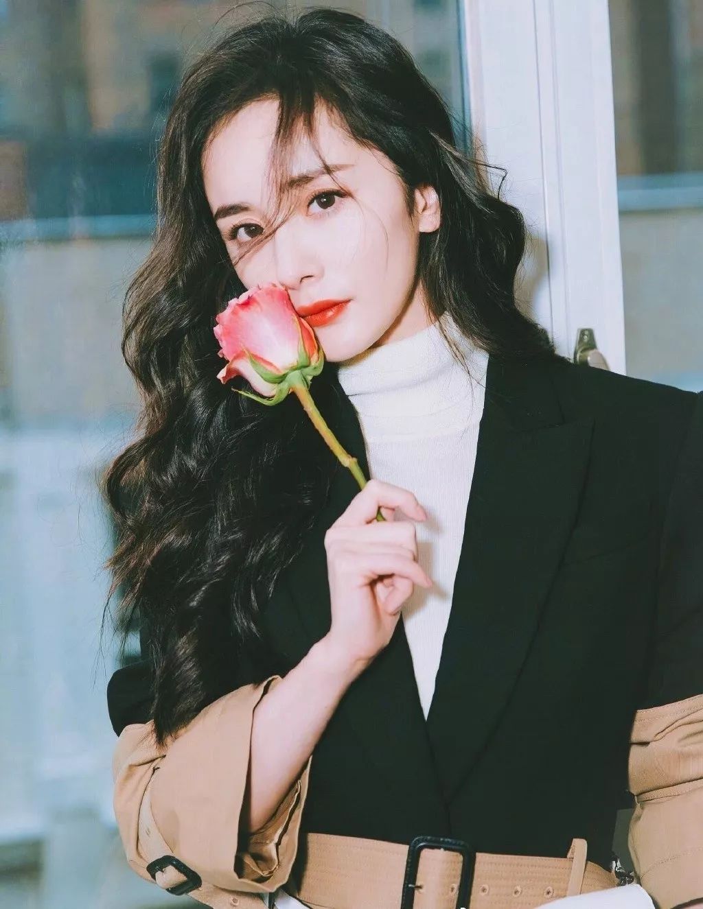 脸大毁所有明星小脸秘诀,脸大脖子粗的女明星