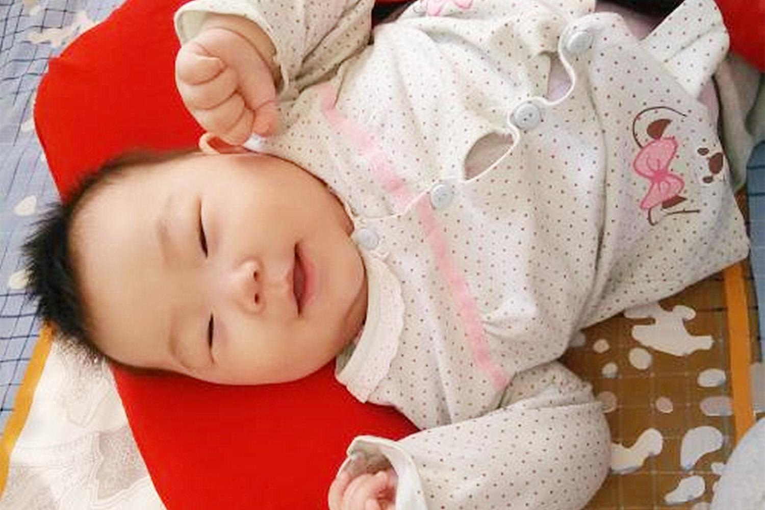 宝宝淹脖子妈妈饮食应该关注什么,宝宝淹脖子怎么护理