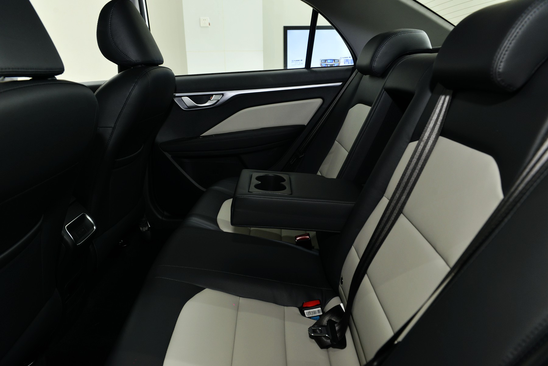 到店试驾感受来自吉利豪越的魅力,吉利新款远景到店实拍