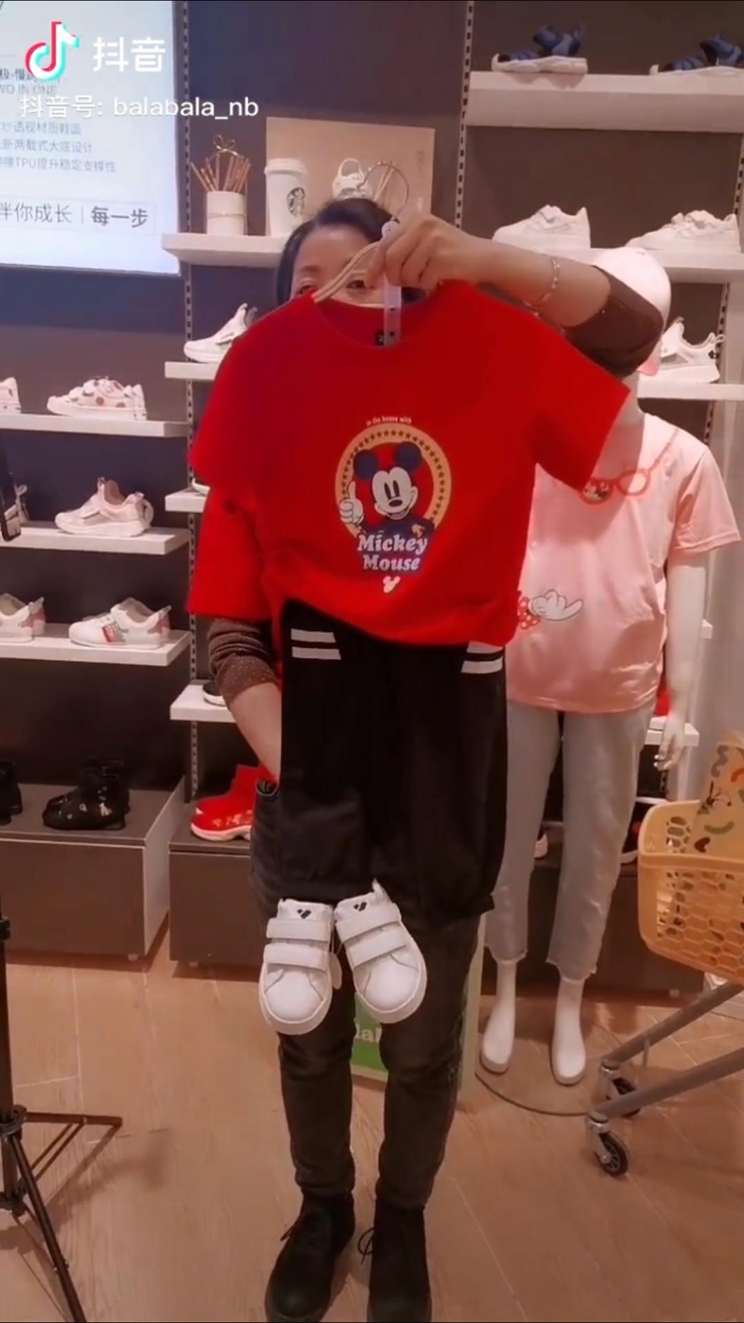 疫情危机，他们从0开始做直播，两周带货50万，圈粉宝妈无数