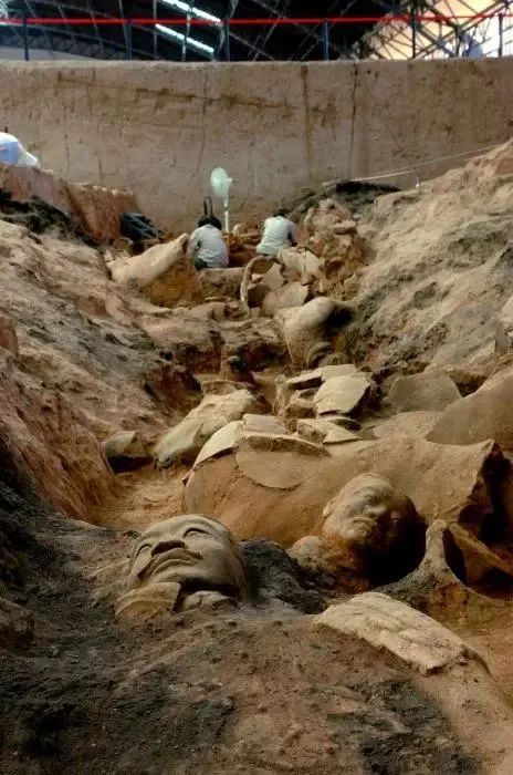 秦始皇的手办兵马俑,秦始皇的手办