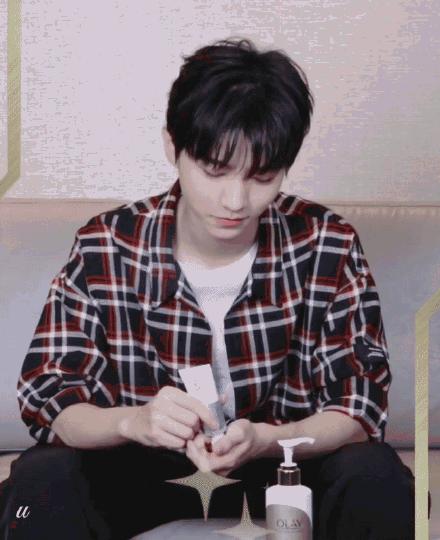 化妆品里的“尿素”究竟是什么？到底恶不恶心？能不能往脸上擦？