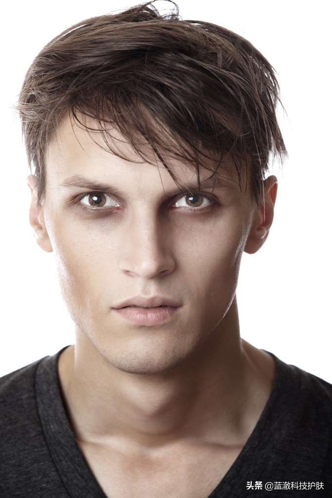 每天面对一张死气沉沉的脸,整天面对一张虚伪的脸