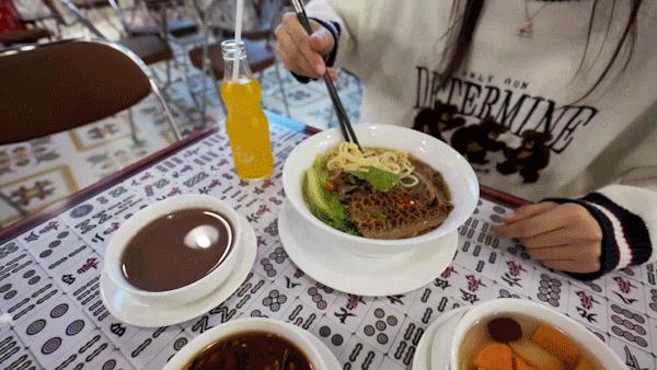 日夜不同科技感，春节潮玩创新方