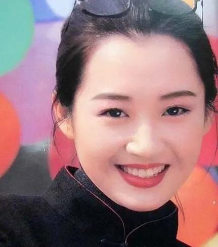 “京圈公主”猎男记：从不跟穷人恋爱，52岁为何至今未婚？