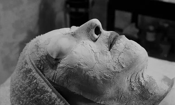 在这部片中，波兰斯基拍出了也许是影史上最传神的女精神病患者