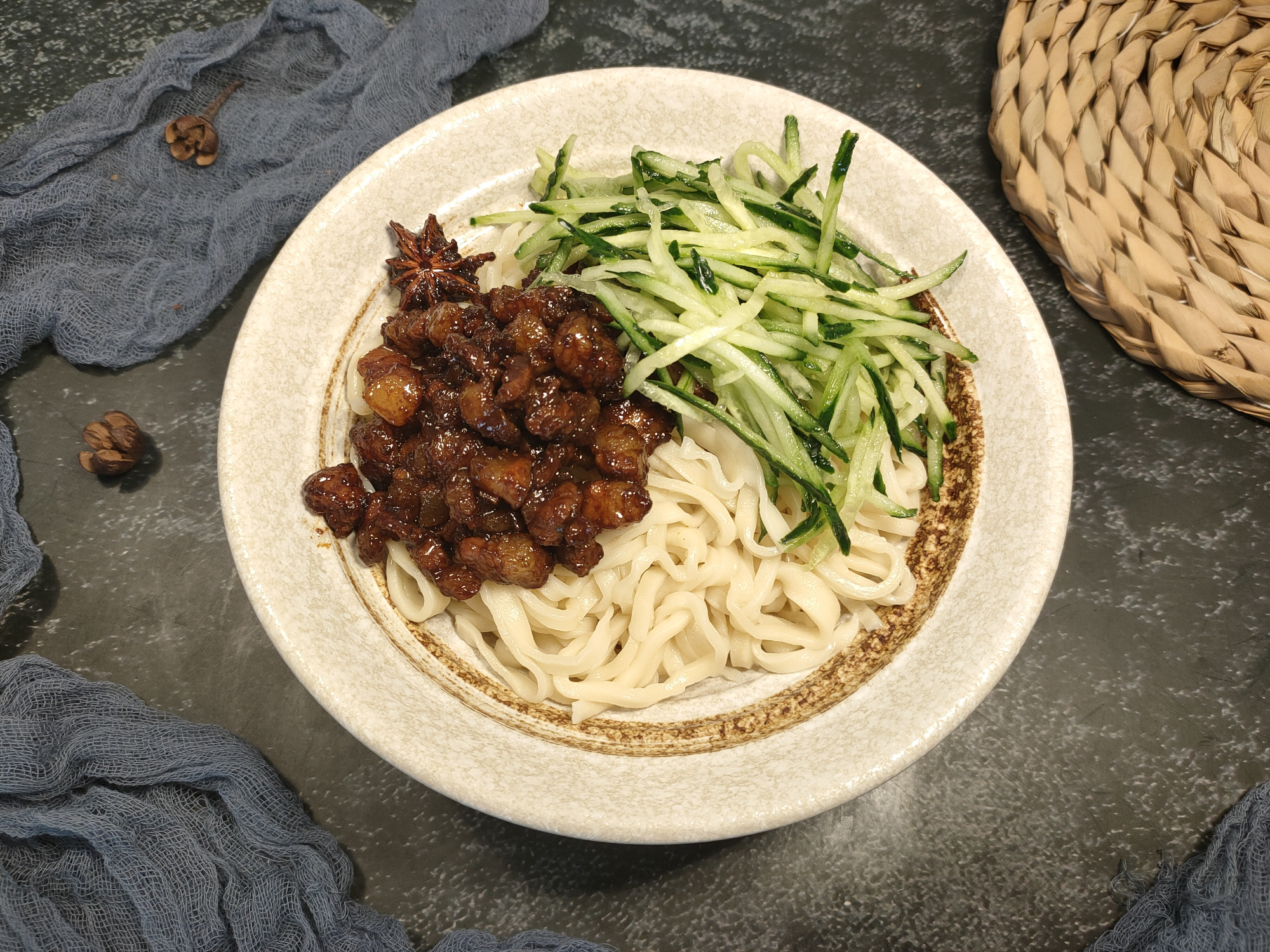 做炸酱面用什么甜面酱最好,炸酱面要干黄酱还是甜面酱