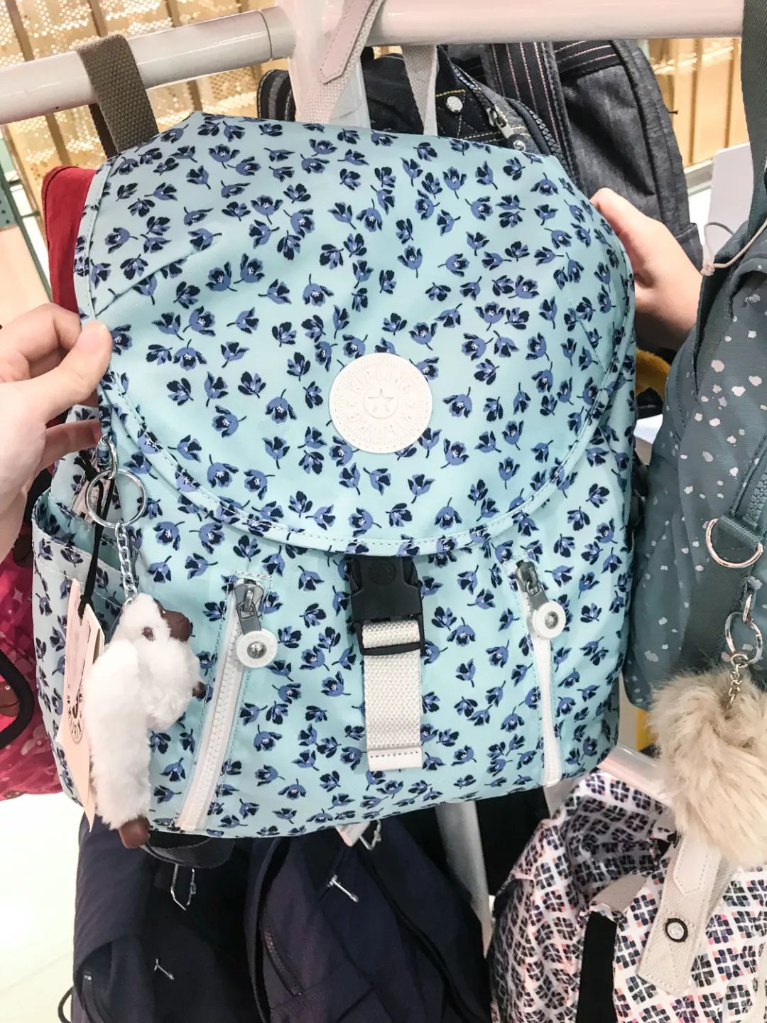 200-500儿童书包,儿童书包买轻便的还是减压的好