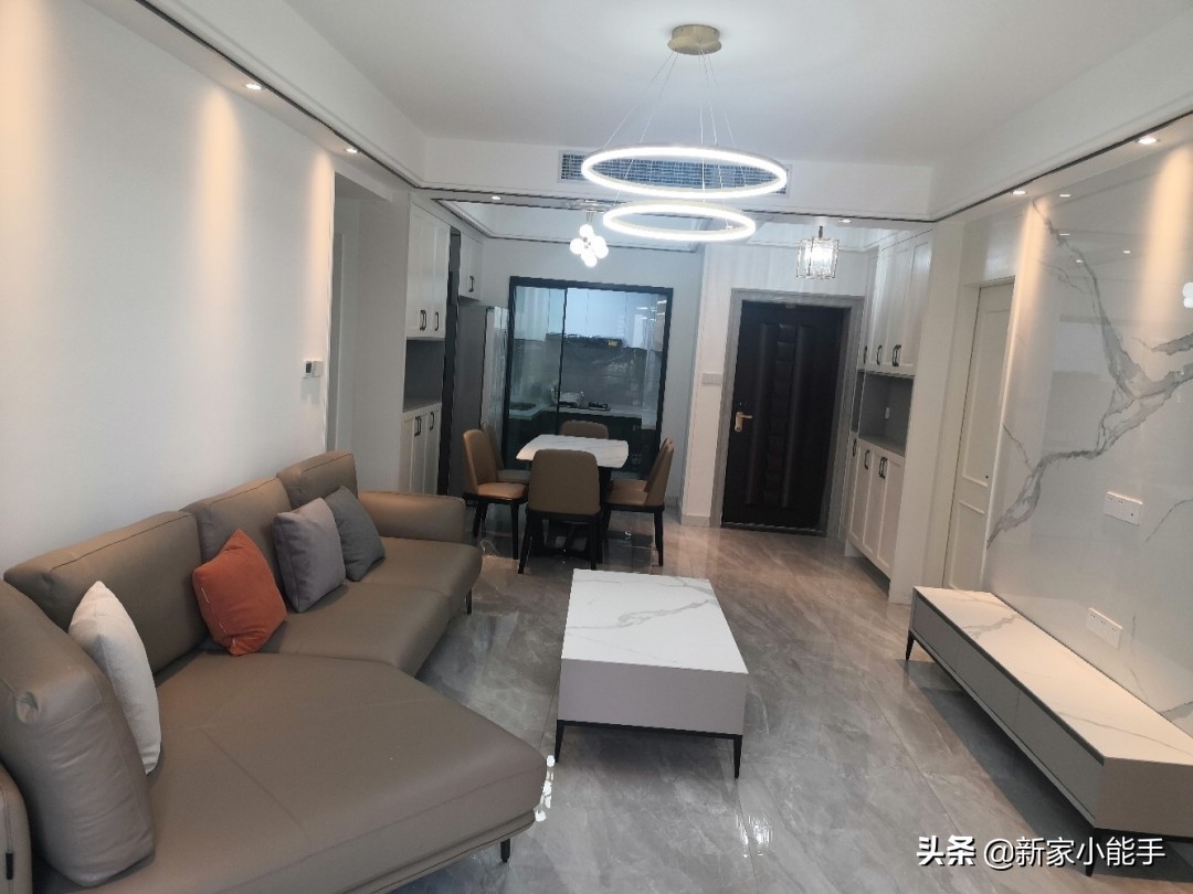 全屋家具搭配现代简约风格,装修现代简约新家入住