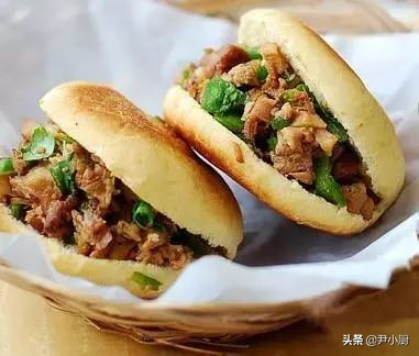 创业摆摊小吃卖什么成本低利润高,地摊生意最赚钱的小吃是什么