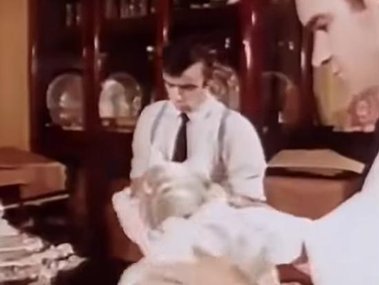 英女王下令封杀50年！王室私生活*片禁**遭泄露，百万人在线吃瓜