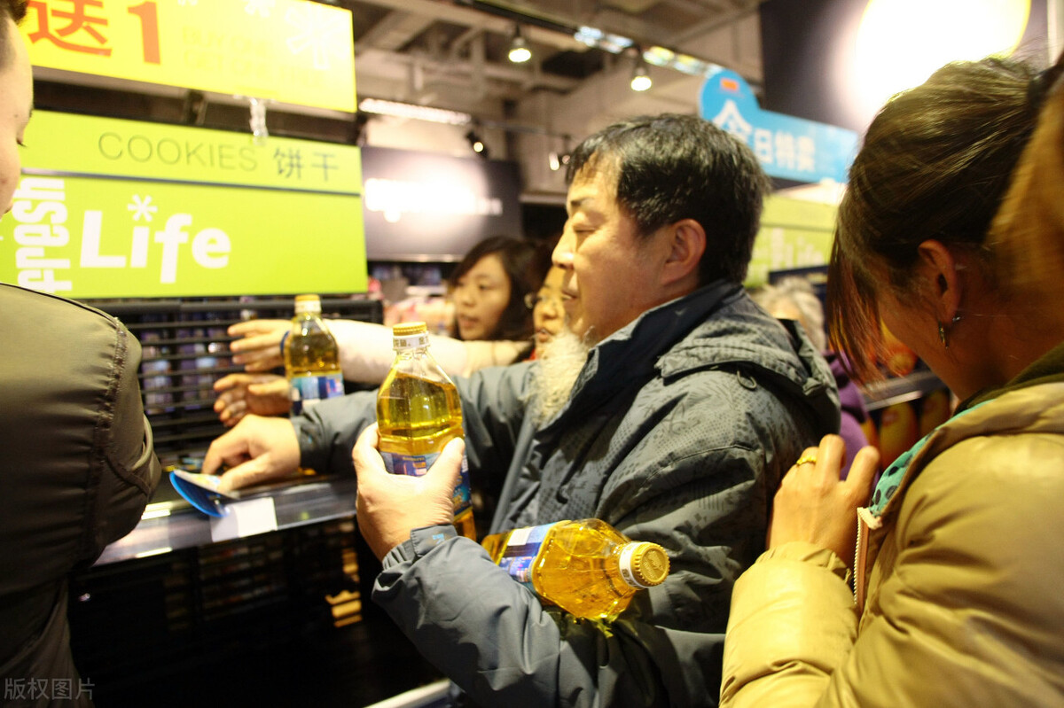 90后小伙一年开300家水果店,90后小伙开水果店亏了13万