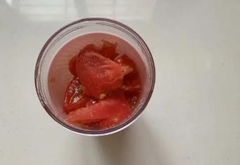 西红柿和番茄榨成汁会变白吗,西红柿熬汁喝