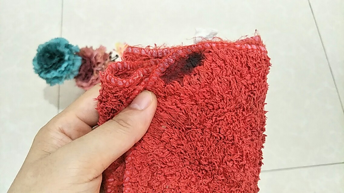 白色鞋脏了怎么清除？“它”是去污高手，一涂一擦立马恢复小白样