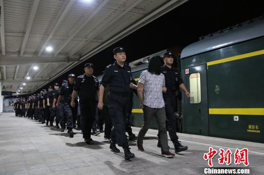 回个家太难了原版视频,没有火车票着急回家怎么办