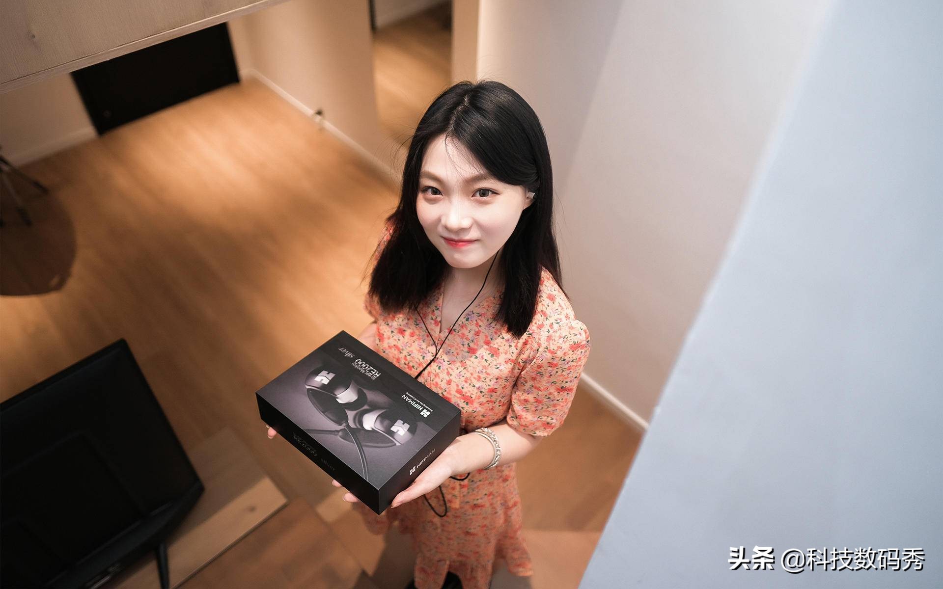 为了匹配这款HIFIMANRE2000，我搬出了十年前的台电“石榴姐”