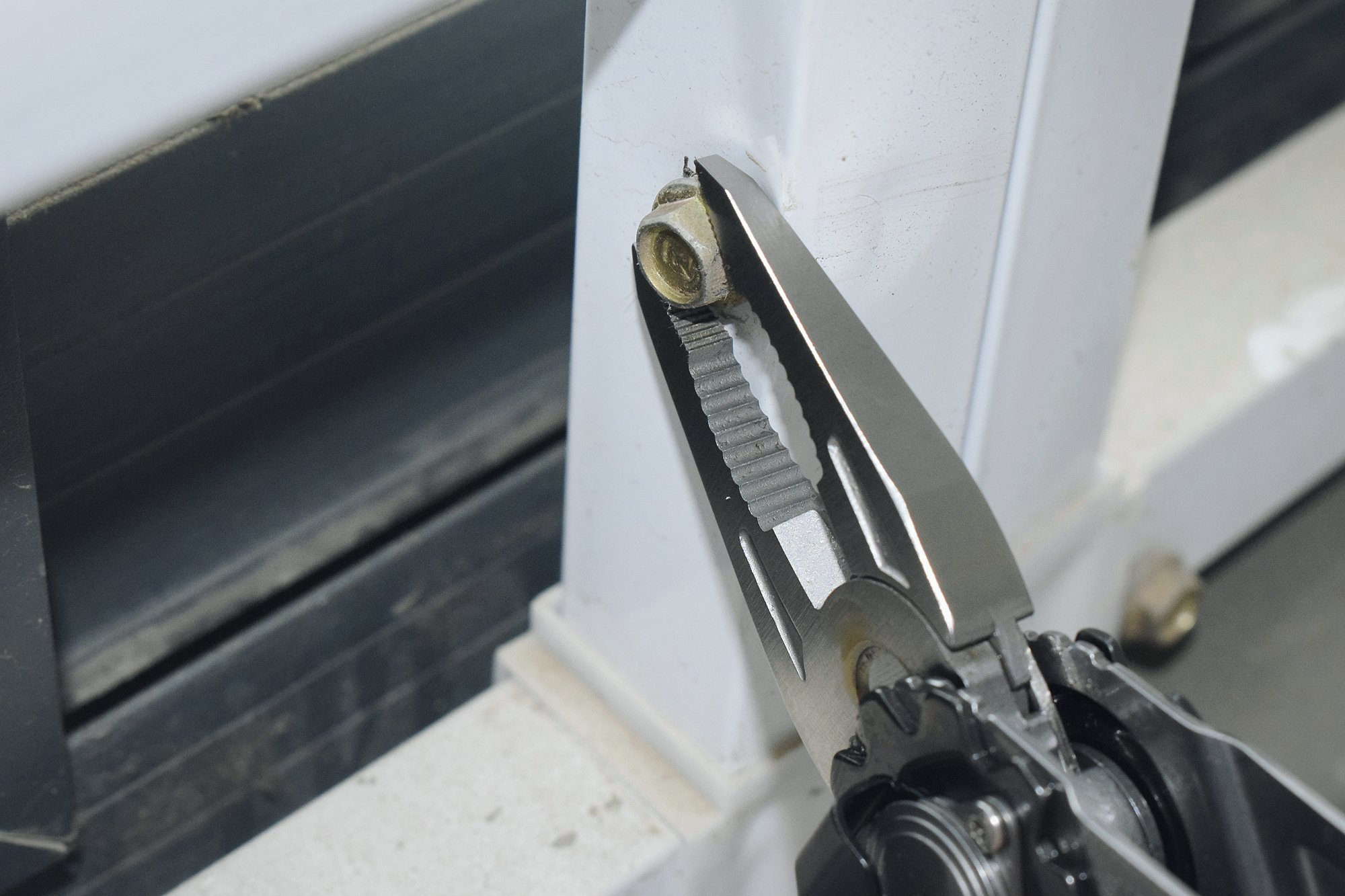 掌中利刃单手快开！——SOG迅猛龙多功能组合工具钳体验