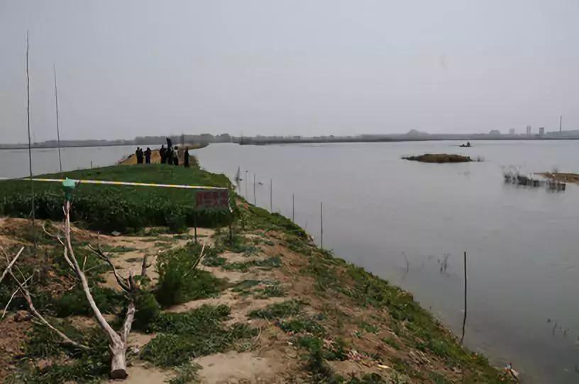 36岁刑警抓逃犯时牺牲,47岁民警抓捕嫌犯时牺牲