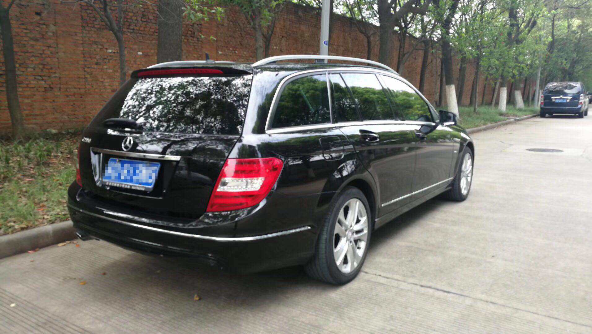 6年车龄的奔驰c200值多少钱,6年的奔驰c级值得买吗