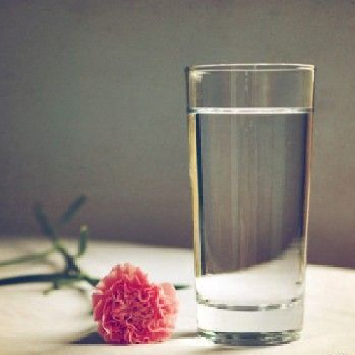 含碱的水对人体有什么好处,矿物质水和弱碱性水喝哪个更健康