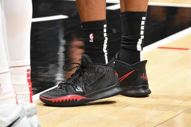 2020nba詹姆斯都上脚了哪些球鞋,詹姆斯上脚最新战靴