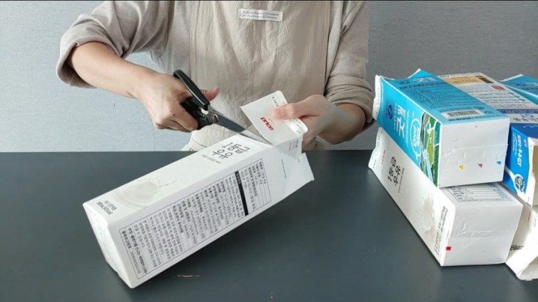 竖牛奶箱怎么改造收纳盒,纯牛奶盒子可以做成什么收纳