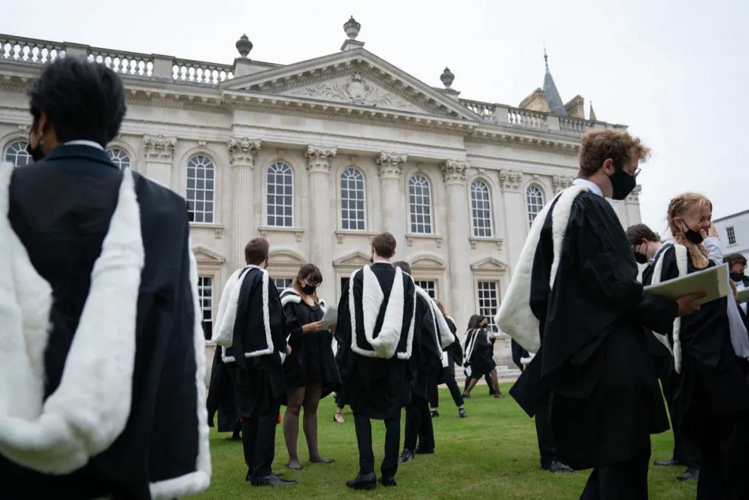 英国辉瑞疫苗第三针间隔三个月,英国疫情日增加人数