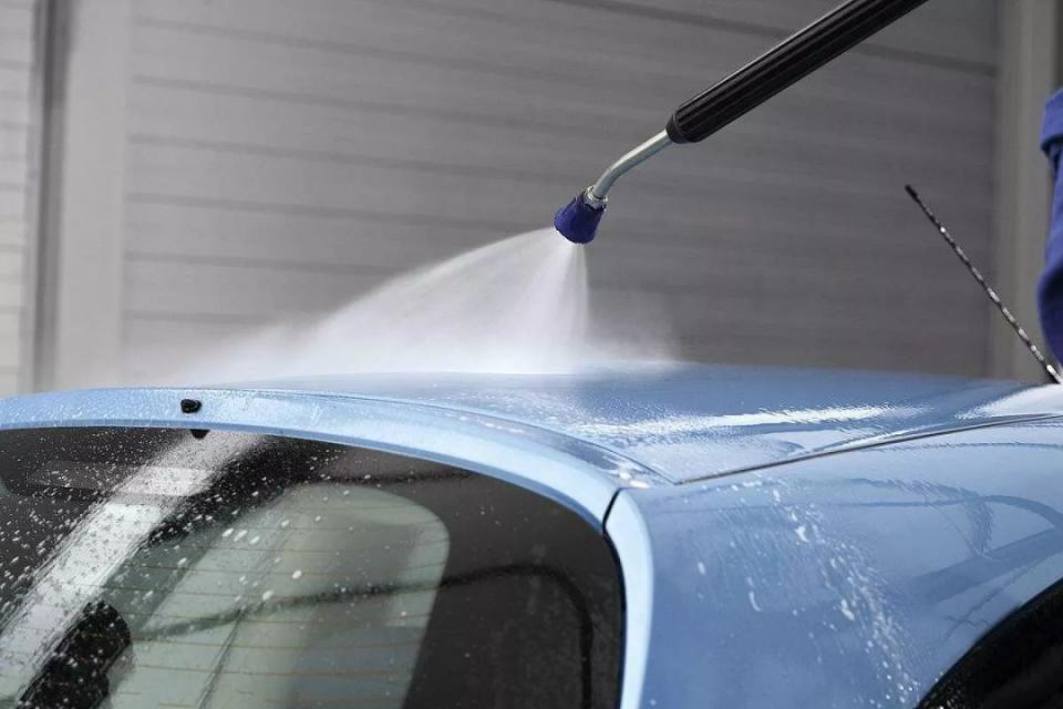 有经验的洗车师傅冬天洗车最好,冬天热水洗车还是冷水洗车