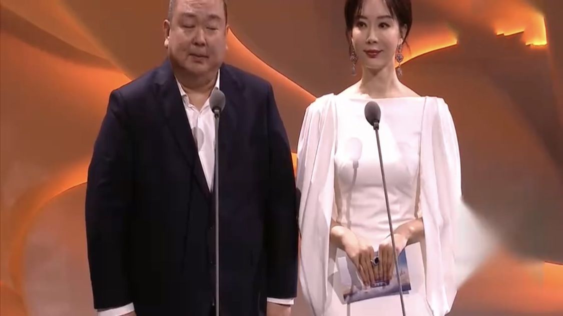 陈数正脸照图文,陈数侧面背影