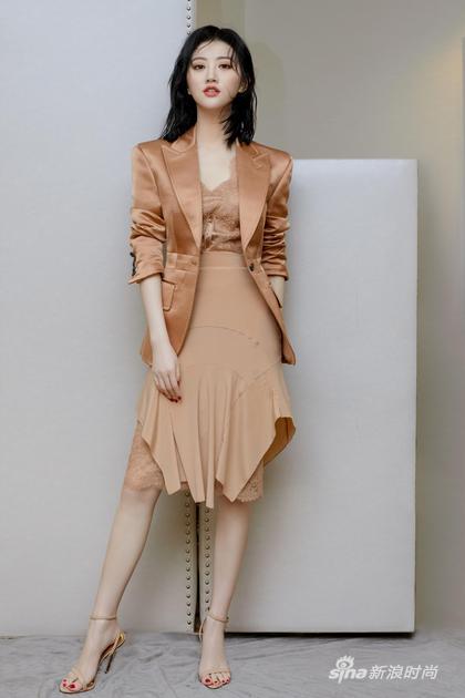 杨幂刘雯的时髦感,杨幂巴黎时装周走秀视频