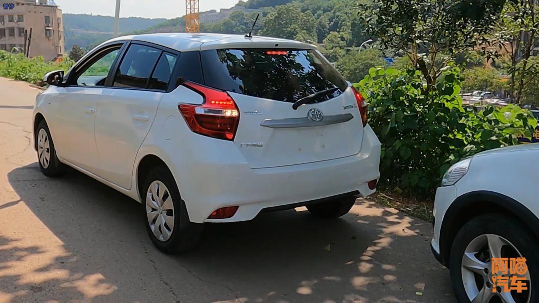 汽车大灯为什么会起雾进水,汽车大灯起雾真的正常吗