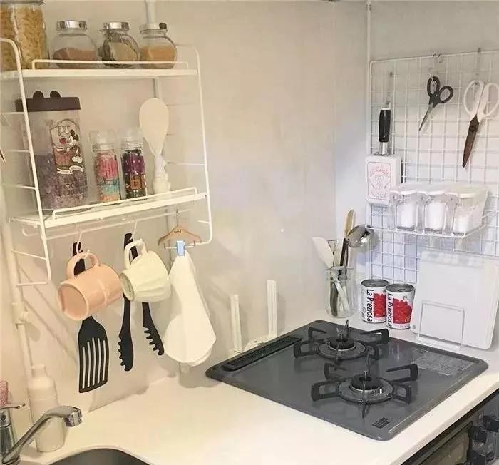 28岁郑爽卧室曝光引热议：“性冷淡”的人生，真的很爽