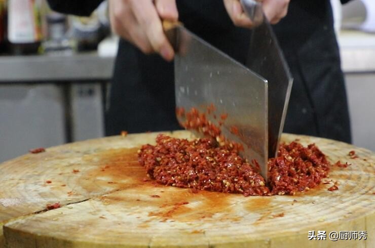 大厨教你：厨房常用的12种刀法，切什么菜用什么刀法，太详细了