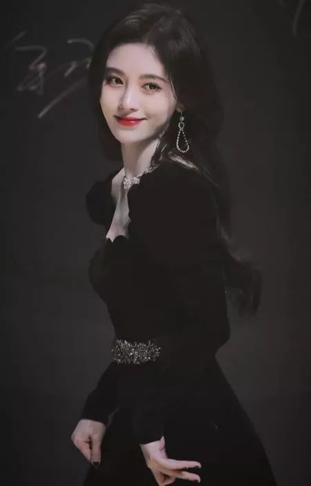 跟着欧阳娜娜拍校服写真,虞书欣欧阳娜娜赵露思鞠婧祎白鹿