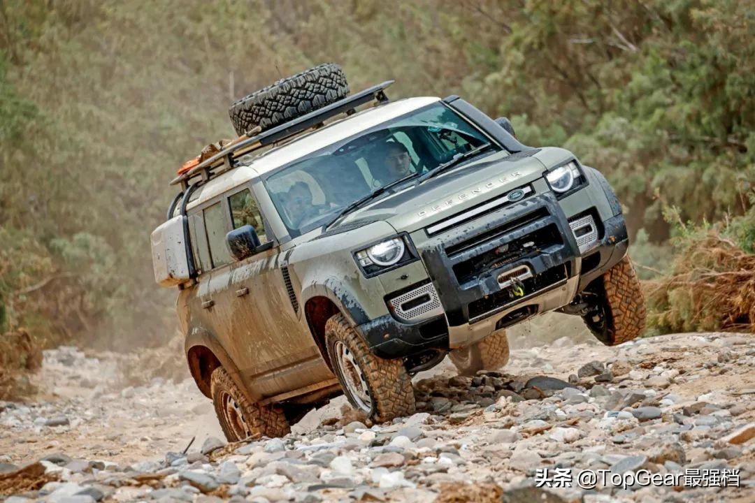 全新路虎卫士怎么样？去非洲越野试驾一下就知道啦