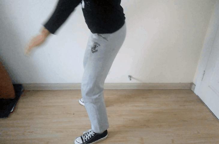 怎么判断深蹲膝盖有没有内扣,深蹲怎么才能不膝盖内扣