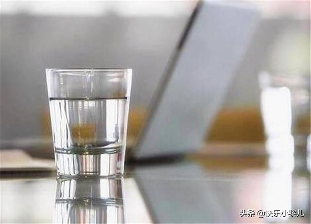 新生儿在月子里能把尿吗,新生儿在月子可以喝水吗